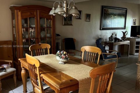 Villa ou maison à vendre à Hialeah, Floride: 2 chambres, 148.64 m2 № 1998589 - photo 5