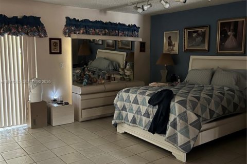 Villa ou maison à vendre à Hialeah, Floride: 2 chambres, 148.64 m2 № 1998589 - photo 6