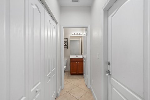 Townhouse in Stuart, Florida 3 bedrooms, 149.94 sq.m. № 2084055 - photo 4