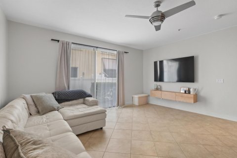 Townhouse in Stuart, Florida 3 bedrooms, 149.94 sq.m. № 2084055 - photo 10