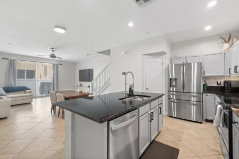 Townhouse in Stuart, Florida 3 bedrooms, 149.94 sq.m. № 2084055 - photo 8