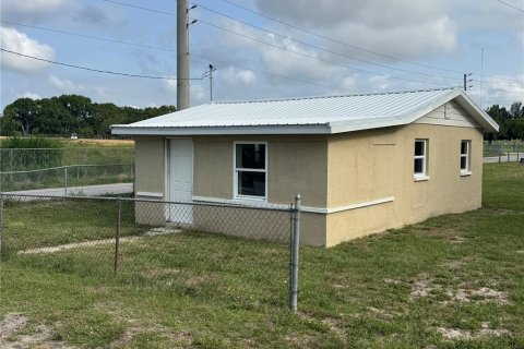 House in Sebring, Florida 2 bedrooms, 76.55 sq.m. № 1916570 - photo 1