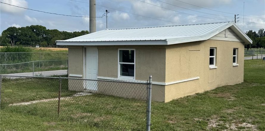House in Sebring, Florida 2 bedrooms, 76.55 sq.m. № 1916570