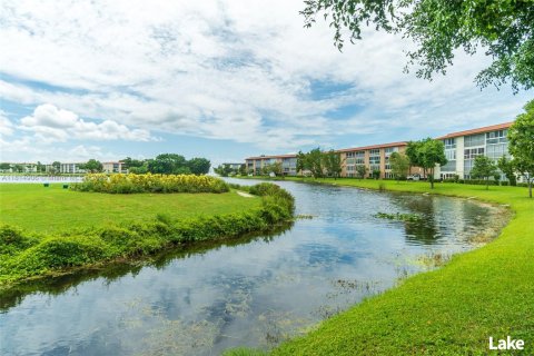 Condo in Coconut Creek, Florida, 1 bedroom  № 1766540 - photo 18