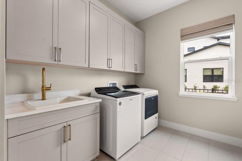 Casa en venta en Orlando, Florida, 4 dormitorios, 435.25 m2 № 1900320 - foto 15