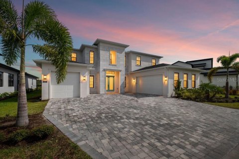 Casa en venta en Orlando, Florida, 4 dormitorios, 435.25 m2 № 1900320 - foto 1