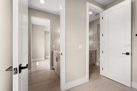 Casa en venta en Orlando, Florida, 4 dormitorios, 435.25 m2 № 1900320 - foto 25