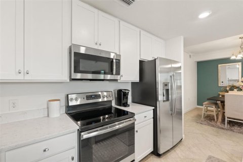 Condo in Bradenton, Florida, 3 bedrooms in LAKEWOOD NATIONAL  № 1754692 - photo 10