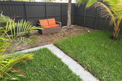 Villa ou maison à louer à Miami, Floride: 2 chambres, 145.48 m2 № 2012038 - photo 12