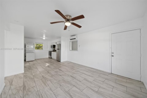 Villa ou maison à louer à Miami, Floride: 2 chambres, 145.48 m2 № 2012038 - photo 2