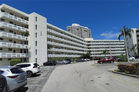 Copropriété à louer à Aventura, Floride: 2 chambres, 89.65 m2 № 1936901 - photo 1