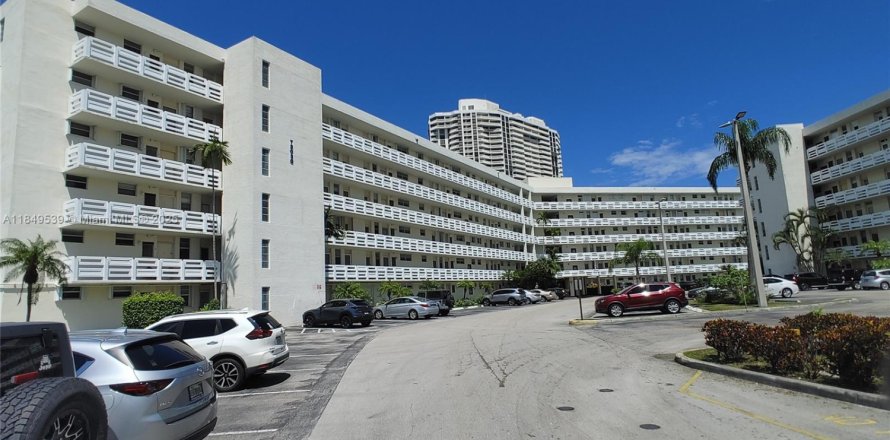Condominio en Aventura, Florida, 2 dormitorios № 1936901