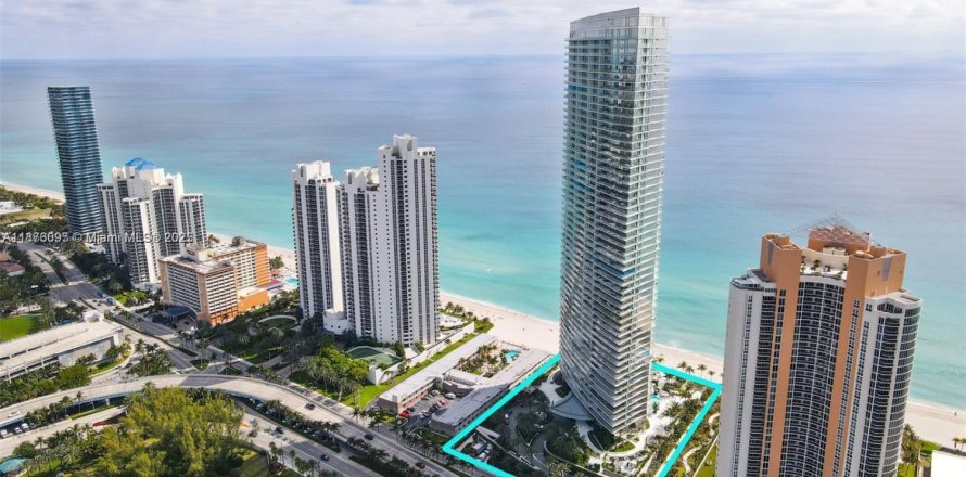 Кондоминиум с 2 спальнями в Санни-Айлс-Бич, Флорида № 1926926