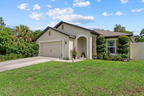 House in North Port, Florida 3 bedrooms, 156.91 sq.m. № 2394292 - photo 9