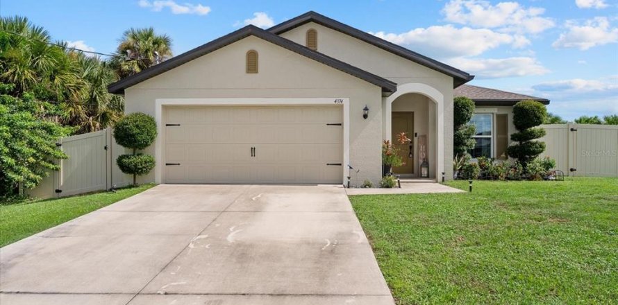 House in North Port, Florida 3 bedrooms, 156.91 sq.m. № 2394292