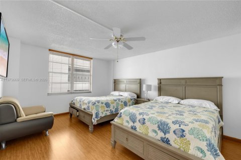 Condominio en venta en Hollywood, Florida, 1 dormitorio, 83.24 m2 № 2033327 - foto 17