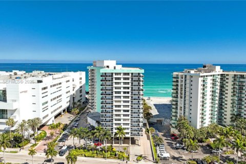 Condominio en venta en Hollywood, Florida, 1 dormitorio, 83.24 m2 № 2033327 - foto 24