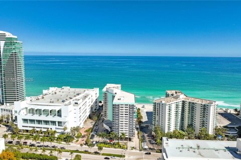 Condominio en venta en Hollywood, Florida, 1 dormitorio, 83.24 m2 № 2033327 - foto 25