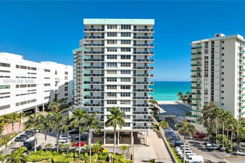 Condominio en venta en Hollywood, Florida, 1 dormitorio, 83.24 m2 № 2033327 - foto 2