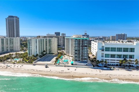 Condominio en venta en Hollywood, Florida, 1 dormitorio, 83.24 m2 № 2033327 - foto 28
