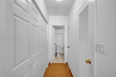 Condominio en venta en Hollywood, Florida, 1 dormitorio, 83.24 m2 № 2033327 - foto 21