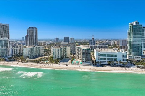 Condominio en venta en Hollywood, Florida, 1 dormitorio, 83.24 m2 № 2033327 - foto 27