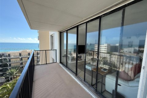 Condo in Hollywood, Florida, 2 bedrooms  № 1981345 - photo 28