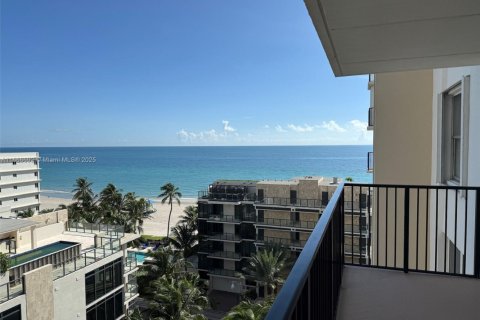 Condo in Hollywood, Florida, 2 bedrooms  № 1981345 - photo 22