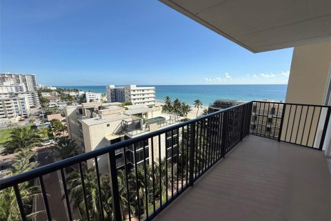 Condo in Hollywood, Florida, 2 bedrooms  № 1981345 - photo 29