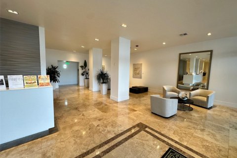 Condo in Hollywood, Florida, 2 bedrooms  № 1981345 - photo 3