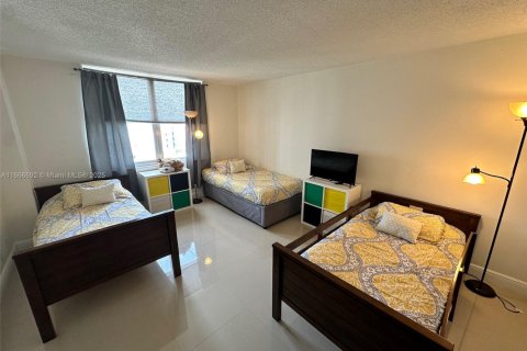 Condo in Hollywood, Florida, 2 bedrooms  № 1981345 - photo 16