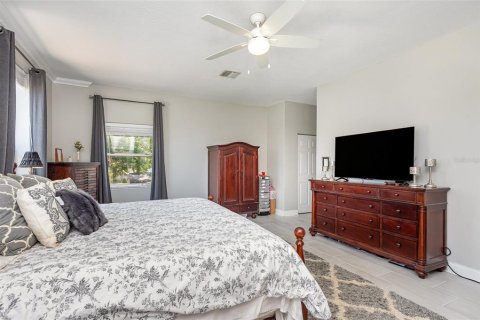 House in Merrit Island, Florida 5 bedrooms, 224.64 sq.m. № 1801940 - photo 21