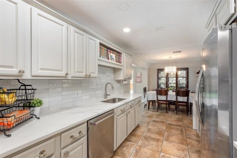 House in Merrit Island, Florida 5 bedrooms, 224.64 sq.m. № 1801940 - photo 9