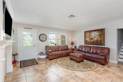 House in Merrit Island, Florida 5 bedrooms, 224.64 sq.m. № 1801940 - photo 2