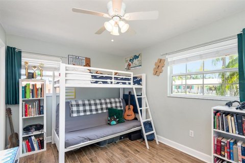 House in Merrit Island, Florida 5 bedrooms, 224.64 sq.m. № 1801940 - photo 15