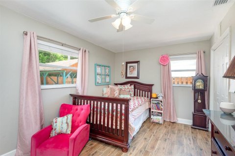 House in Merrit Island, Florida 5 bedrooms, 224.64 sq.m. № 1801940 - photo 14