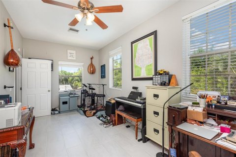 House in Merrit Island, Florida 5 bedrooms, 224.64 sq.m. № 1801940 - photo 24