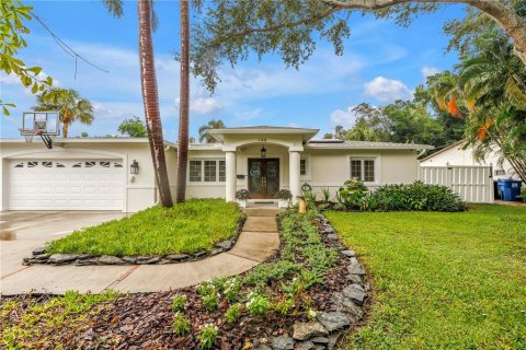 Villa ou maison à Saint Petersburg, Floride 4 chambres, 284.28 m2 № 2416501