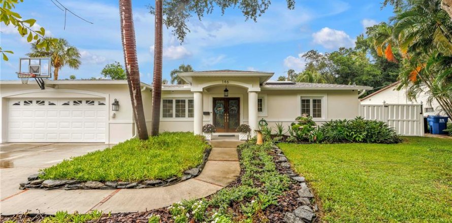 Villa ou maison à Saint Petersburg, Floride 4 chambres, 284.28 m2 № 2416501