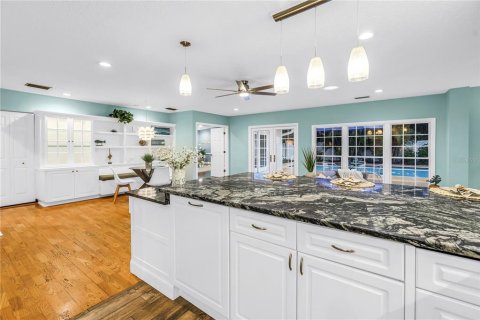 Villa ou maison à vendre à Saint Petersburg, Floride: 4 chambres, 284.28 m2 № 2416501 - photo 16