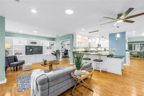 Villa ou maison à vendre à Saint Petersburg, Floride: 4 chambres, 284.28 m2 № 2416501 - photo 5