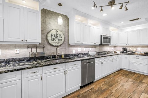 Villa ou maison à vendre à Saint Petersburg, Floride: 4 chambres, 284.28 m2 № 2416501 - photo 8