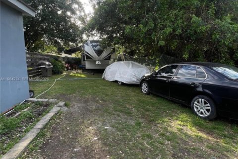 House in Miami, Florida 3 bedrooms, 63.17 sq.m. № 2045474 - photo 3