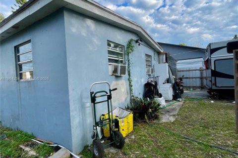 House in Miami, Florida 3 bedrooms, 63.17 sq.m. № 2045474 - photo 4