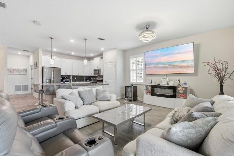Casa en venta en Davenport, Florida, 4 dormitorios, 210.8 m2 № 2203245 - foto 5