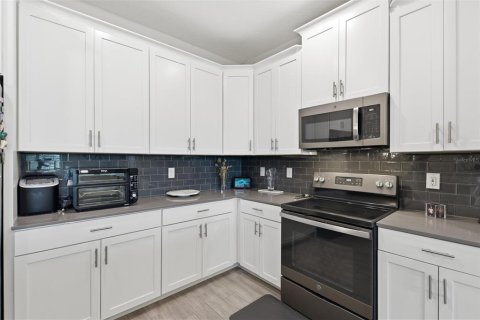 Casa en venta en Davenport, Florida, 4 dormitorios, 210.8 m2 № 2203245 - foto 11