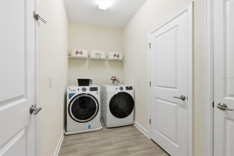 Casa en venta en Davenport, Florida, 4 dormitorios, 210.8 m2 № 2203245 - foto 27