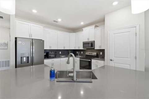 Casa en venta en Davenport, Florida, 4 dormitorios, 210.8 m2 № 2203245 - foto 12