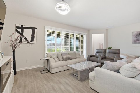 Casa en venta en Davenport, Florida, 4 dormitorios, 210.8 m2 № 2203245 - foto 7
