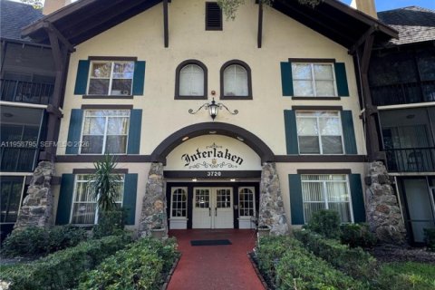 Condominio en alquiler en Lauderhill, Florida, 1 dormitorio, 74.32 m2 № 2017551 - foto 3